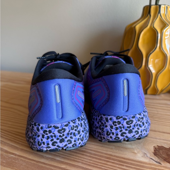 Brooks - Picture 3 of 7